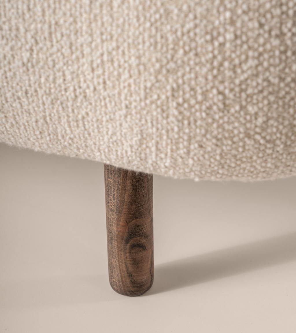 Hepworth Sofa, leg detail
