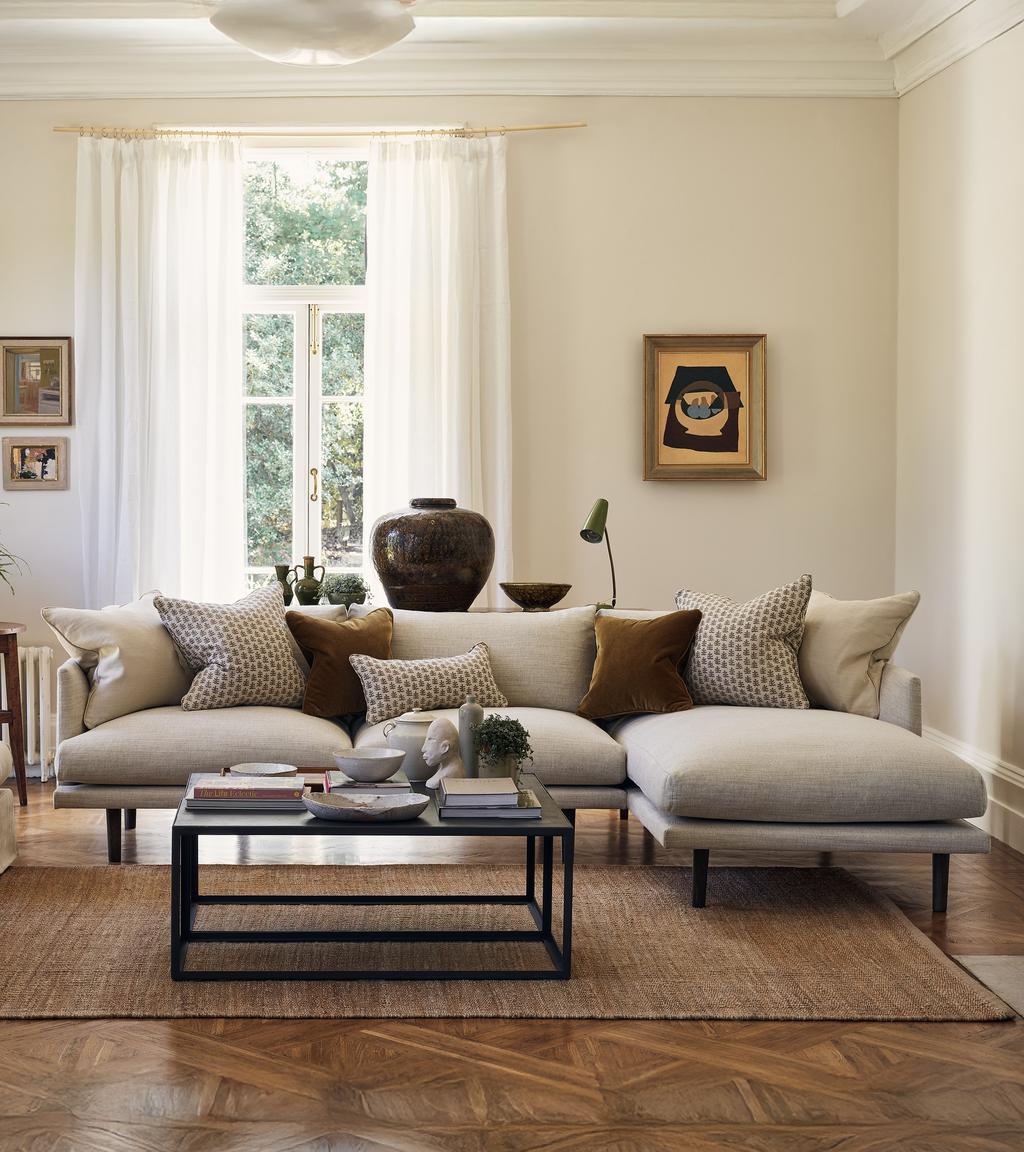 _Fabric shown: Herringbone Neutral_