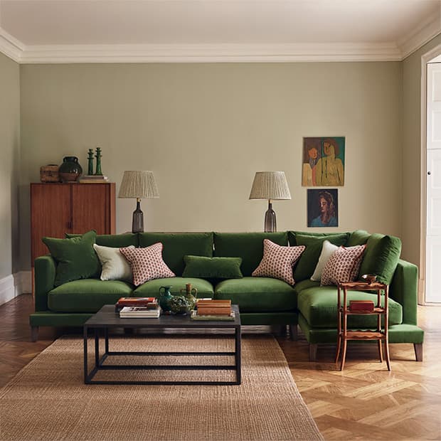 _Fabric shown: Elm Rich Velvet_