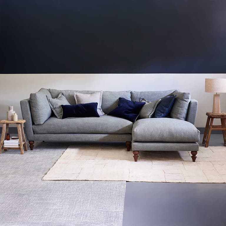 _Fabric shown: Grigio Everyday Linen_