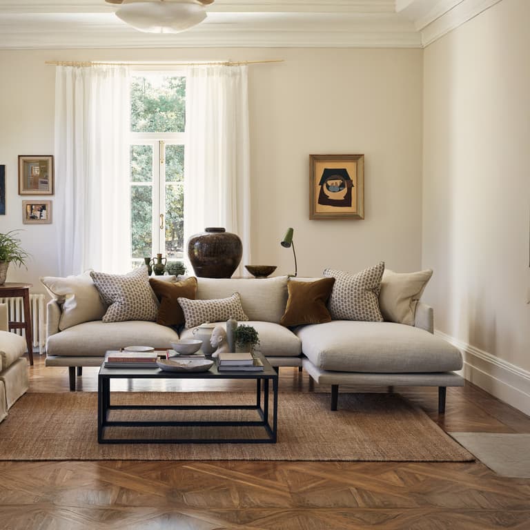 _Fabric shown: Neutral Herringbone_