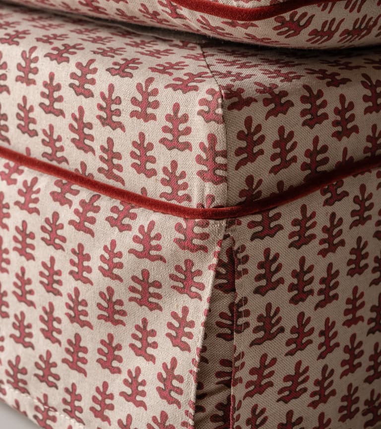 Elizabeth Sofa, piping detail