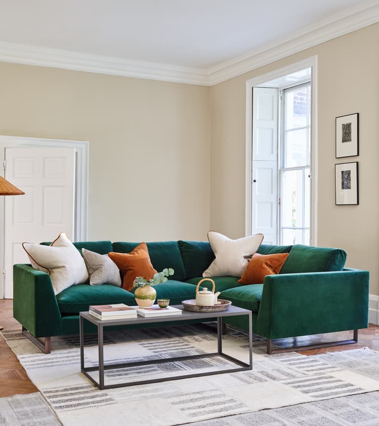 _Fabric shown: Garden Green Rich Velvet_